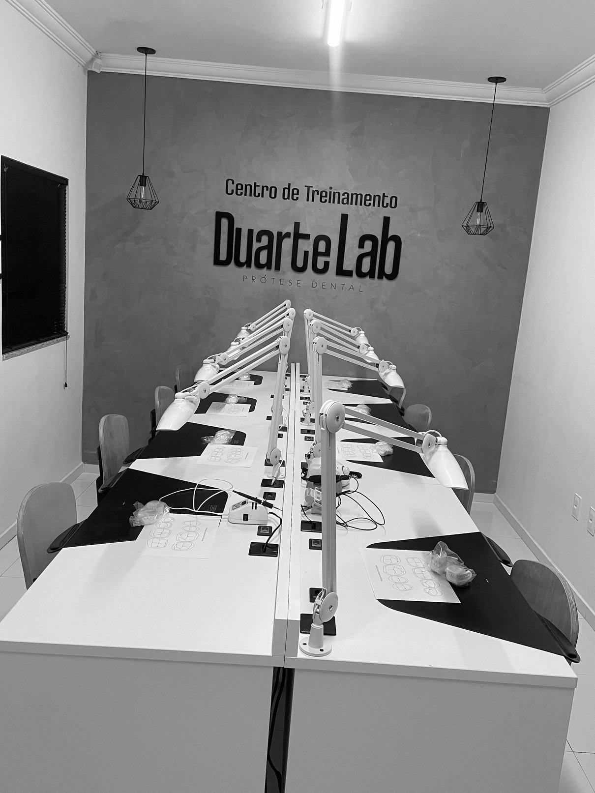 Ambiente DuarteLab com bancadas